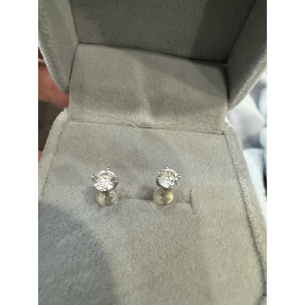 Beautiful Vintage 925 Sterling Silver Earrings  studs  Cz